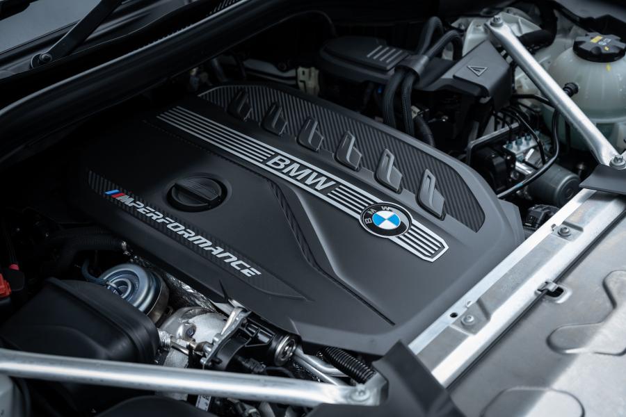 Моторный отсек BMW X3 M40d (G01) 2019 года  (JP) (фото 10 из 28)